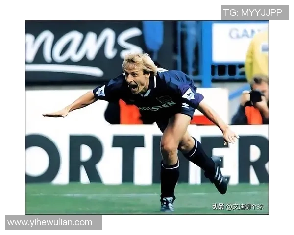 黄头发退役足球明星的传奇人生与赛场背后的故事揭秘